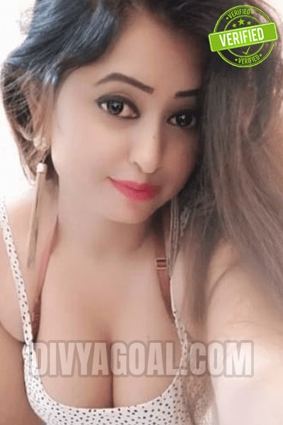 Stunning Housewife Escort in Bangalore